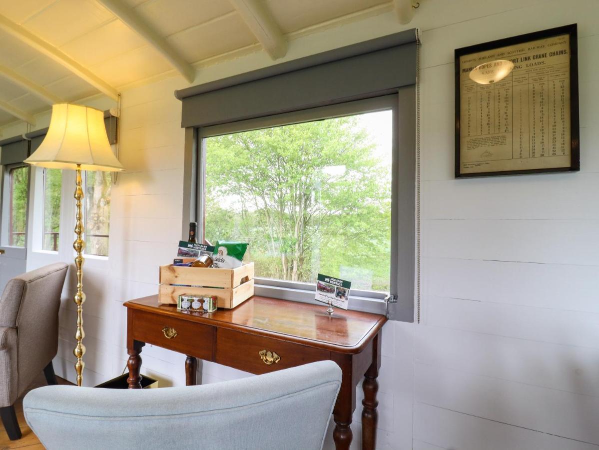 The Carriage At High Barn Heritage 霍尔斯特德 外观 照片